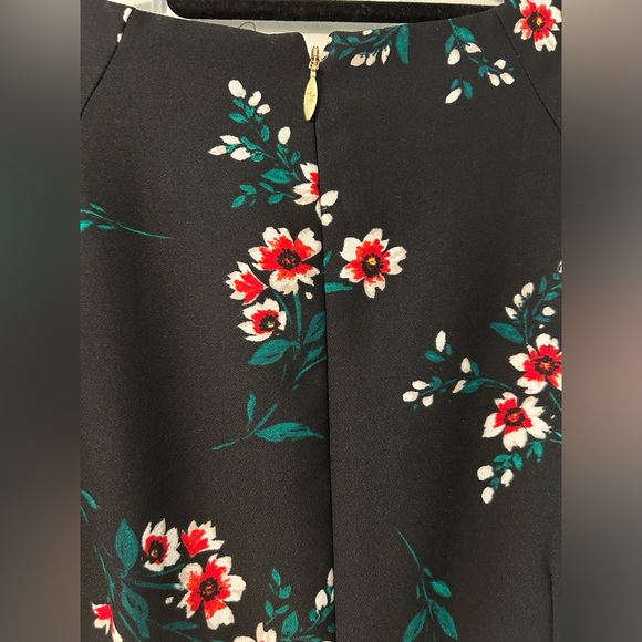 Draper James Black Floral Dress Sz 4 Red White Green V Neck Holiday Party - Picture 4 of 7